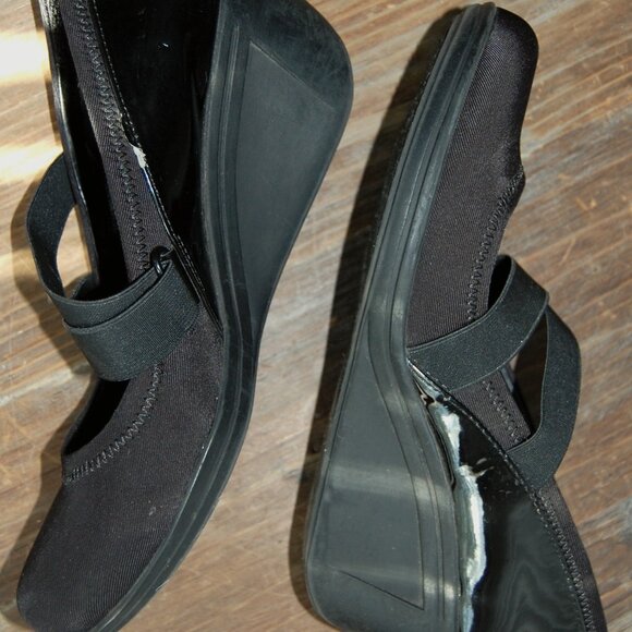 Kenneth Cole, Lacross Women Size 8 Patent Wedge Black Shoes - Picture 7 of 14